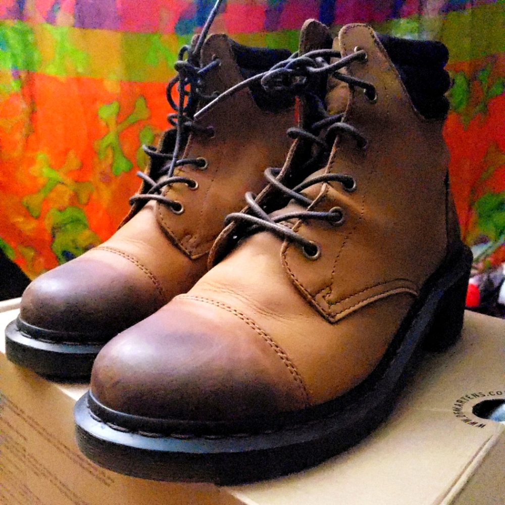 Doc Martens Alexandra Tan Burnished Cowboy. NWT size US 11 women's UK 9